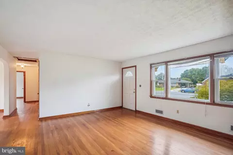 709 E Maple Rd, Linthicum Heights, MD 21090 photo 6