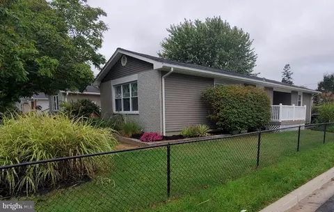 244 Glen Rd, Pasadena, MD 21122 photo 3