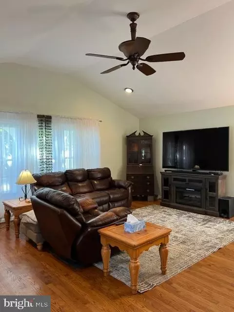244 Glen Rd, Pasadena, MD 21122 photo 4