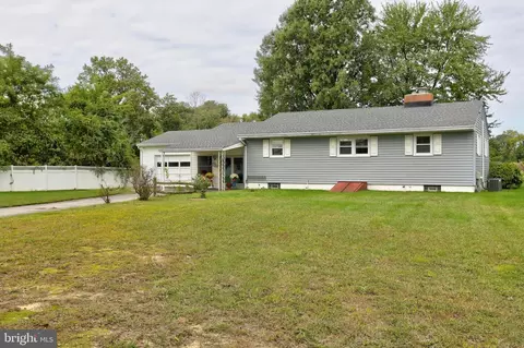 Exterior - 8098 Ventnor Rd, Pasadena, MD 21122 photo 12 of 15