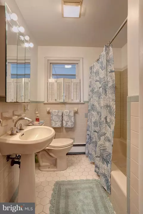 Bath - 8098 Ventnor Rd, Pasadena, MD 21122 photo 1 of 1