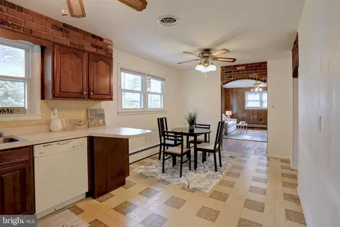 Kitchen - 8098 Ventnor Rd, Pasadena, MD 21122 photo 3 of 3