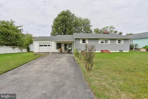 Exterior - 8098 Ventnor Rd, Pasadena, MD 21122 photo 2 of 15