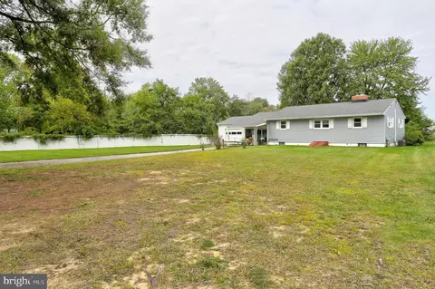 Exterior - 8098 Ventnor Rd, Pasadena, MD 21122 photo 11 of 15