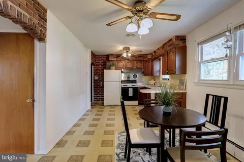 Kitchen - 8098 Ventnor Rd, Pasadena, MD 21122 photo 2 of 3