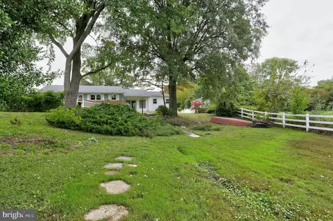 Exterior - 8098 Ventnor Rd, Pasadena, MD 21122 photo 5 of 15