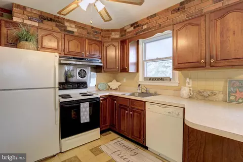 Kitchen - 8098 Ventnor Rd, Pasadena, MD 21122 photo 1 of 3