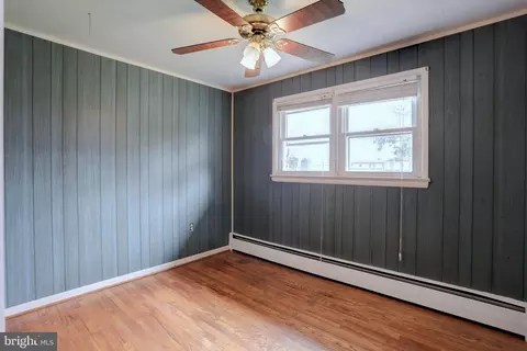 Bedroom - 8098 Ventnor Rd, Pasadena, MD 21122 photo 2 of 2