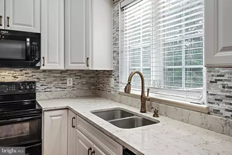 7617 Harmons Farm Ct, Hanover, MD 21076 photo 19