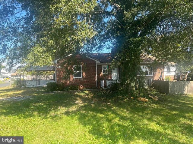 8231 Fort Smallwood Rd, Curtis Bay, MD 21226