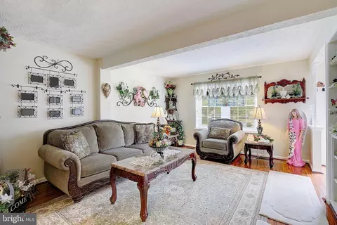 8224 Shady Nook Ct, Pasadena, MD 21122 photo 3