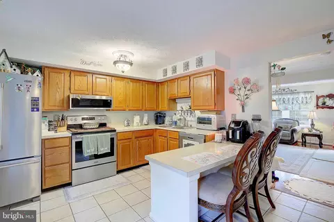 8224 Shady Nook Ct, Pasadena, MD 21122 photo 2