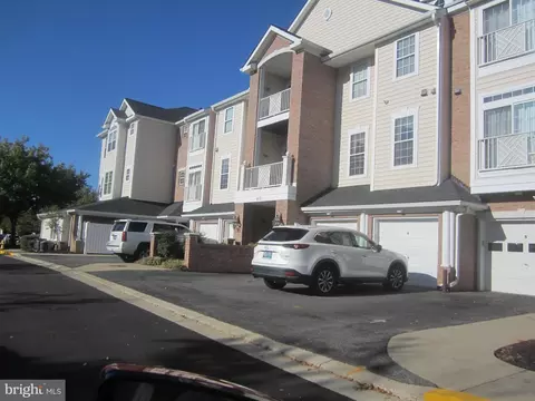 410 Hamlet Club Dr #104, Edgewater, MD 21037