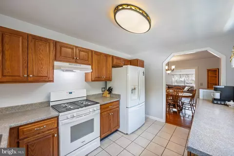496 Maple Ridge Ln, Odenton, MD 21113 photo 9