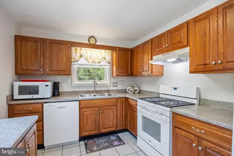 496 Maple Ridge Ln, Odenton, MD 21113 photo 8