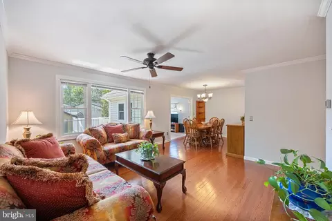 496 Maple Ridge Ln, Odenton, MD 21113 photo 3