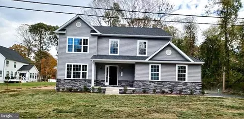 970 Shoreland Dr, Glen Burnie, MD 21060