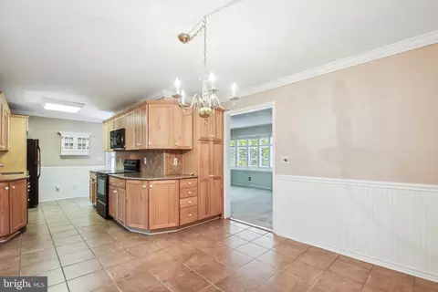 327 Edgemere Dr, Annapolis, MD 21403 photo 4
