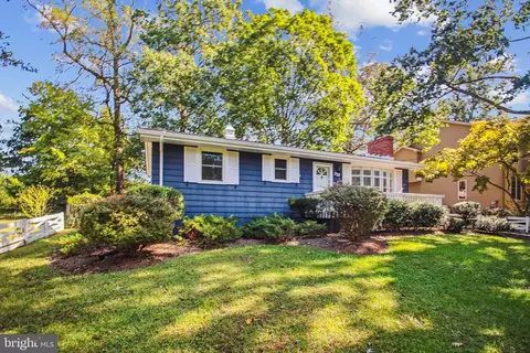 327 Edgemere Dr, Annapolis, MD 21403