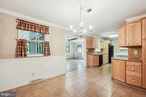 327 Edgemere Dr, Annapolis, MD 21403 photo 5