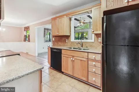 327 Edgemere Dr, Annapolis, MD 21403 photo 7