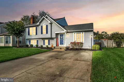 807 Vacation Dr, Odenton, MD 21113
