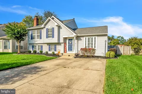 807 Vacation Dr, Odenton, MD 21113 photo 2