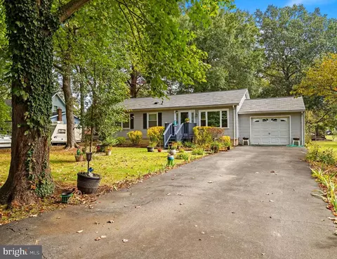 4933 Bonniewood Dr, Shady Side, MD 20764
