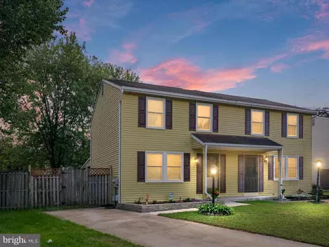 7999 Woodhall Dr, Glen Burnie, MD 21061