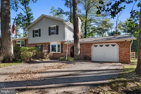 8406 Isles Dr, Pasadena, MD 21122 photo 2