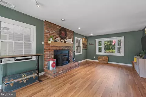 8406 Isles Dr, Pasadena, MD 21122 photo 10