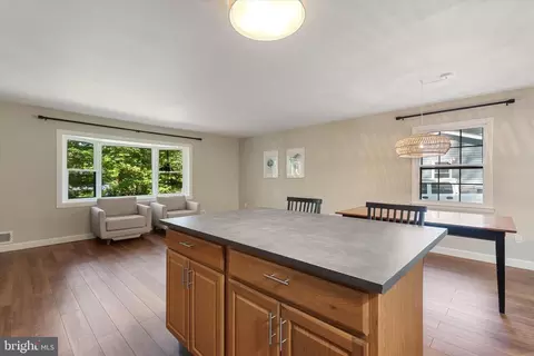 8406 Isles Dr, Pasadena, MD 21122 photo 12