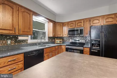 8406 Isles Dr, Pasadena, MD 21122 photo 13