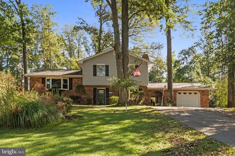 8406 Isles Dr, Pasadena, MD 21122