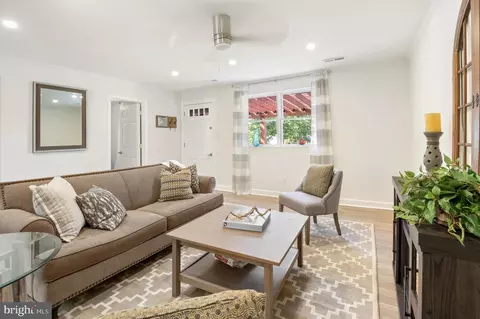 784 Rolling View Dr, Annapolis, MD 21409