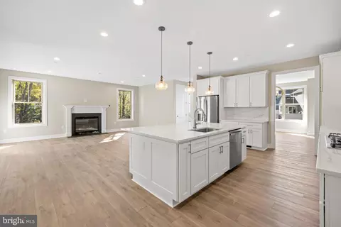 1406 Mccarter Ln, Edgewater, MD 21037 photo 3