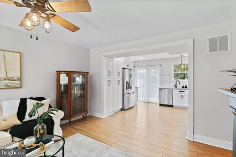 678 Wise Ave, Pasadena, MD 21122 photo 7
