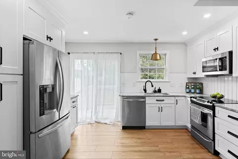 678 Wise Ave, Pasadena, MD 21122 photo 8