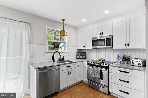 678 Wise Ave, Pasadena, MD 21122 photo 9
