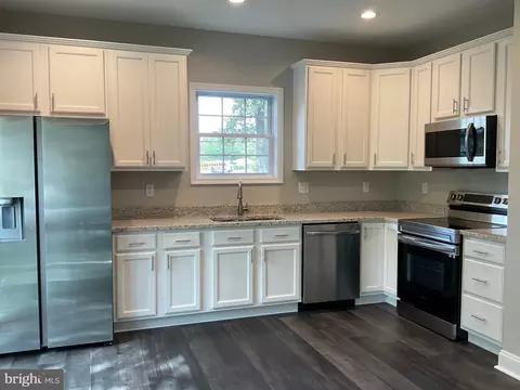 7798 Edgewood Ave, Pasadena, MD 21122 photo 13