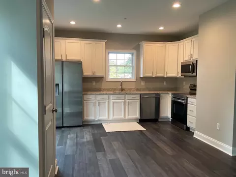 7798 Edgewood Ave, Pasadena, MD 21122 photo 6