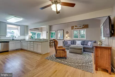 260 8th St, Pasadena, MD 21122 photo 9