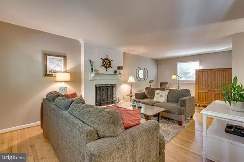 260 8th St, Pasadena, MD 21122 photo 4