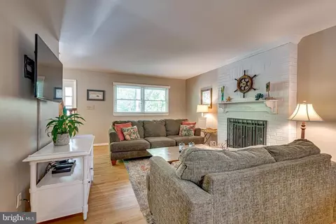 260 8th St, Pasadena, MD 21122 photo 5