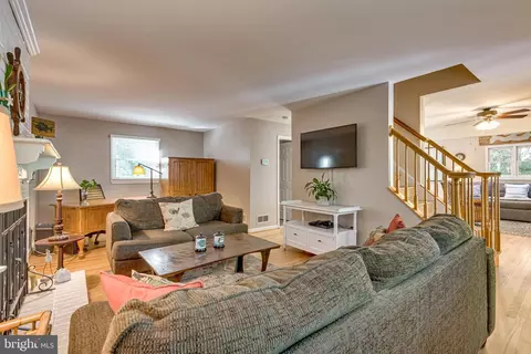 260 8th St, Pasadena, MD 21122 photo 6