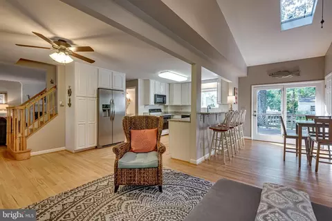 260 8th St, Pasadena, MD 21122 photo 8