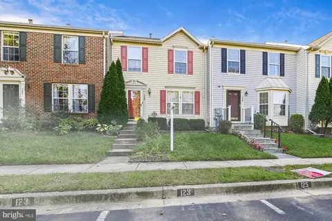 123 Foxbay Ln, Glen Burnie, MD 21061