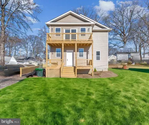 1349 Shore Dr, Edgewater, MD 21037
