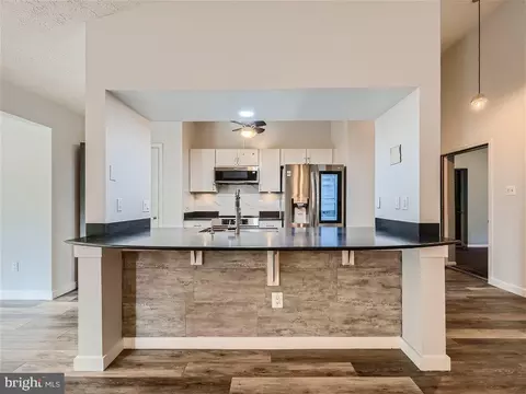 691 Deering Rd #4K, Pasadena, MD 21122 photo 8