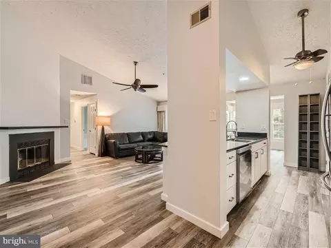 691 Deering Rd #4K, Pasadena, MD 21122 photo 4